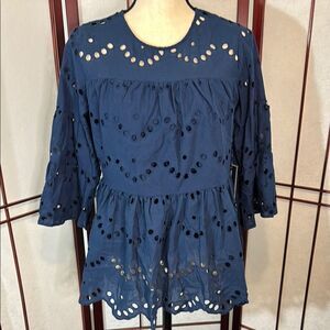 Chic Blue Blouse with Elegant Detailing